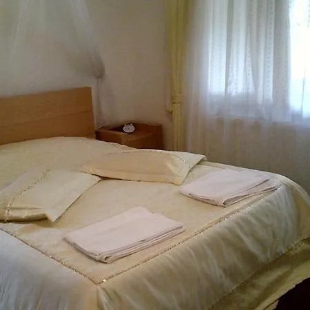 Cunda Beyaz Balina Ayvalı