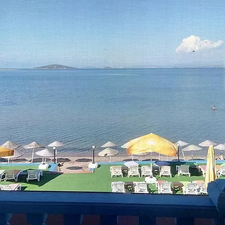 Cunda Beyaz Balina Ayvalı