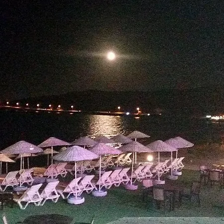 Cunda Beyaz Balina Ayvalı