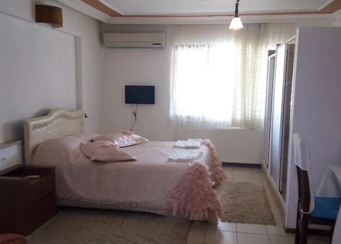 Cunda Beyaz Balina Ayvalı